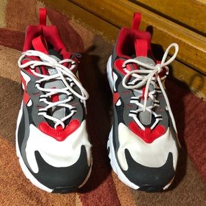 Nike Air Max 270 React Big Kids Size 6.5Y Iron Grey Black Red BQ0103-011